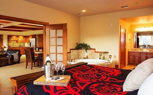 Hotel & Casino: Little Creek Resort Stay